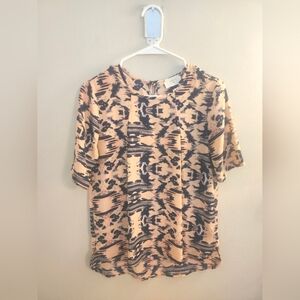 EVERLY Size small Peach Abstract Design top
